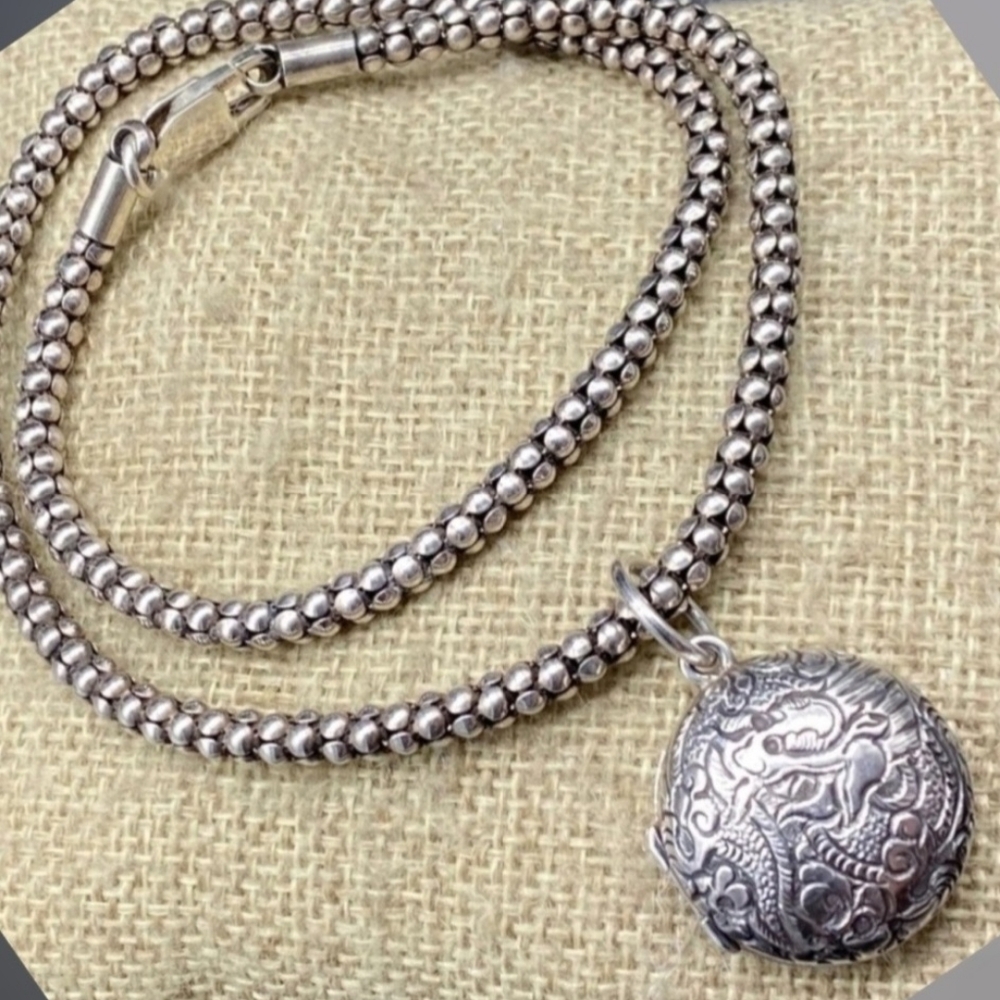 Rare Vintage Silpada Sterling Silver Etched Dragon Locket Pendant - Picture 3 of 15